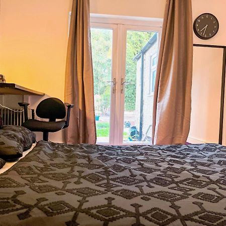Bed and Breakfast Wolves Living Bushbury Экстерьер фото