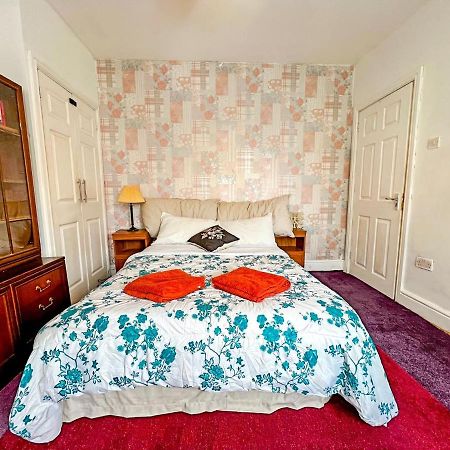 Bed and Breakfast Wolves Living Bushbury Экстерьер фото