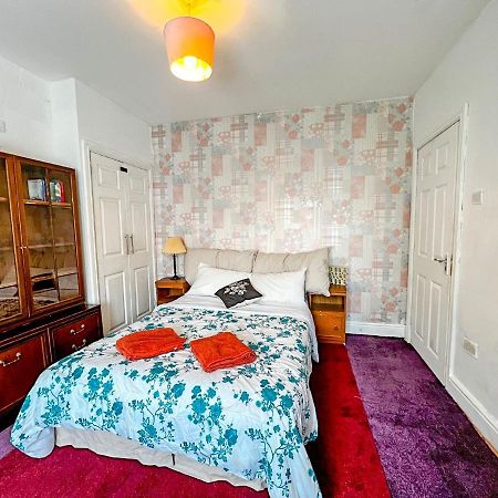 Bed and Breakfast Wolves Living Bushbury Экстерьер фото