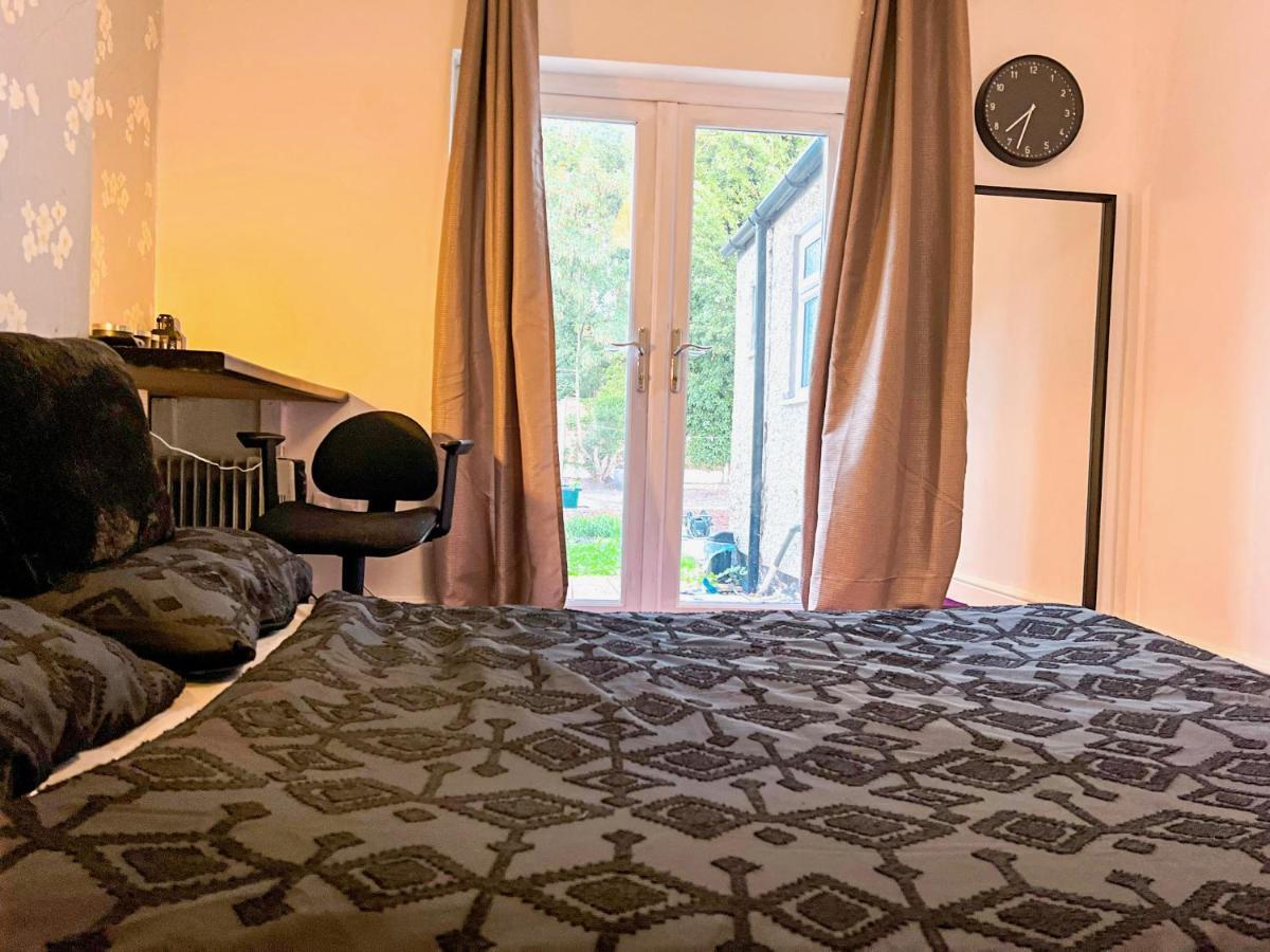 Bed and Breakfast Wolves Living Bushbury Экстерьер фото