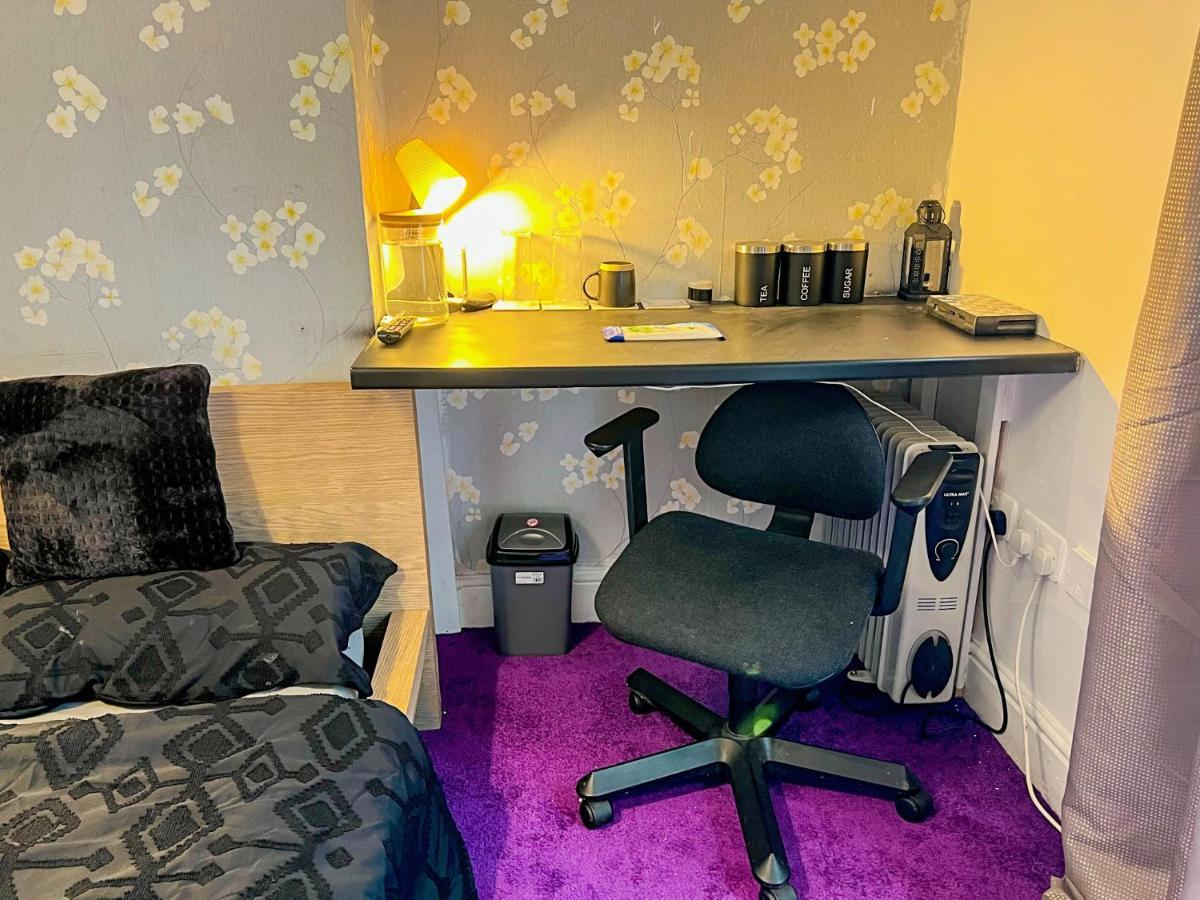 Bed and Breakfast Wolves Living Bushbury Экстерьер фото