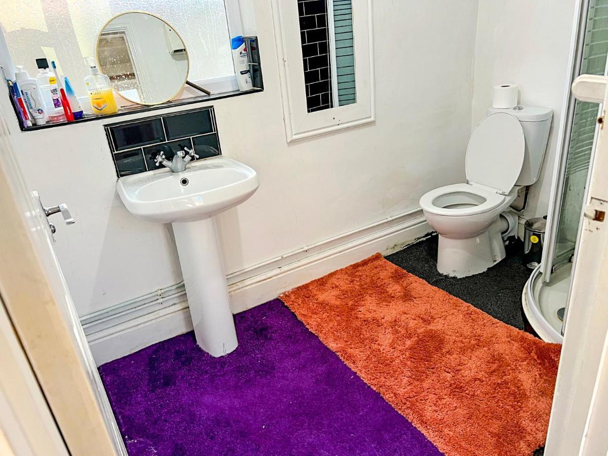 Bed and Breakfast Wolves Living Bushbury Экстерьер фото