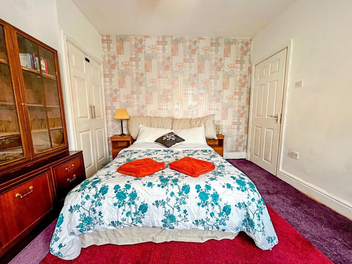 Bed and Breakfast Wolves Living Bushbury Экстерьер фото