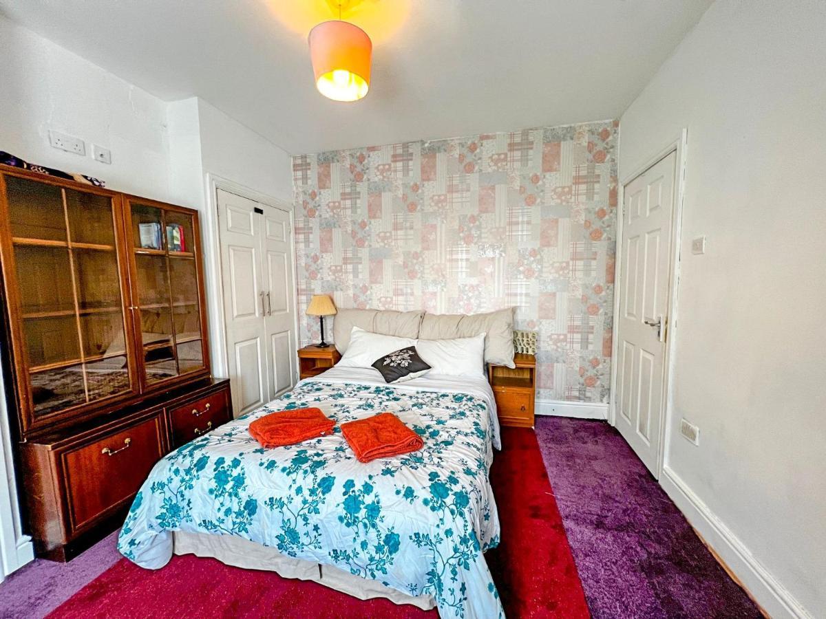 Bed and Breakfast Wolves Living Bushbury Экстерьер фото