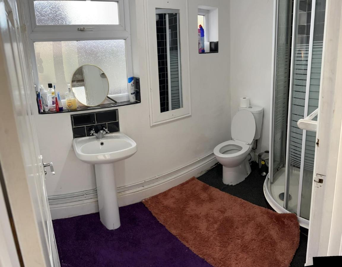 Bed and Breakfast Wolves Living Bushbury Экстерьер фото